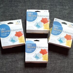 Globe Décor Mini Silicone Bakeware Set 4 Star Shaped Mold Baking Freezing NIB